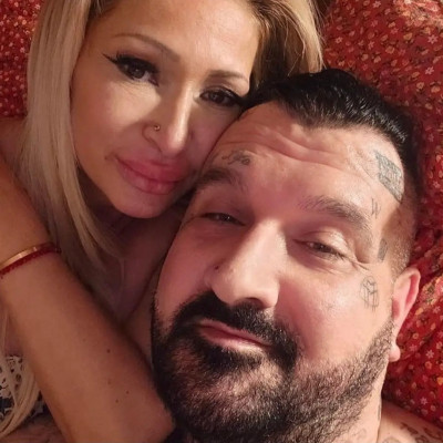 Fogatlan Rugòs Béka és az újdonsült kurvàja