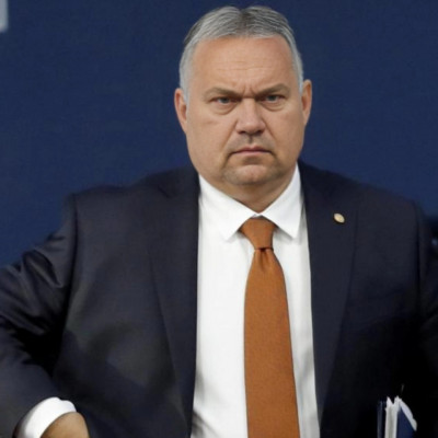 Köröskényi Viktor (Mc Isti) Magyarország ùj Miniszterelnöke