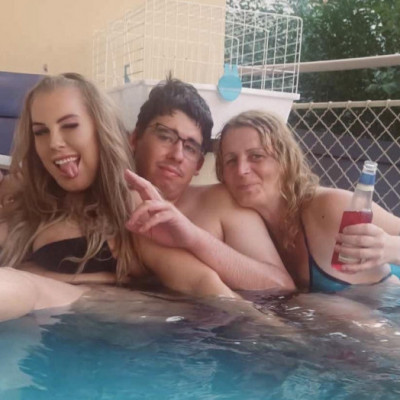 Mayer Lamantin Edda, Ősember Jenes, Kaffka Kankó Tibor és Zolika fürcsi party Szeged