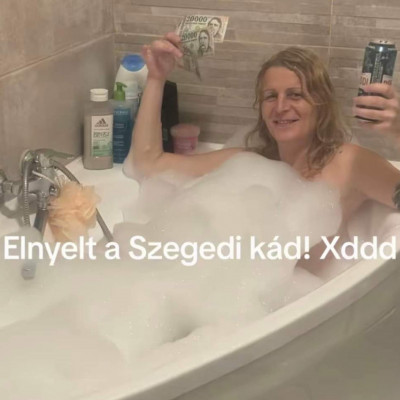Kaffka Tibi faszpinát áztat a szegedi kádban (2024.08.03.)