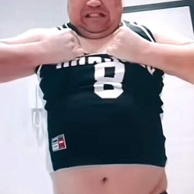 Mc Malacbél erőlködik