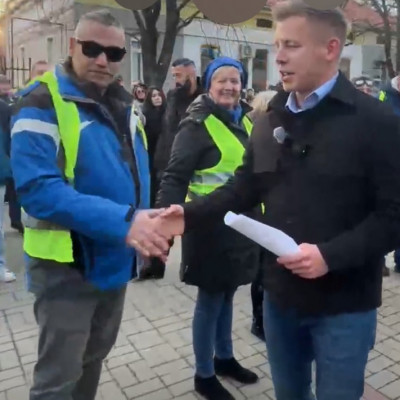 Gammer és Múmia neje spotting Magyar Péter rendezvényen - Árad a Gammer