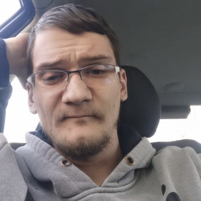 Fogatlan BiòsPityesz 2025ben is a kocsijában lakik