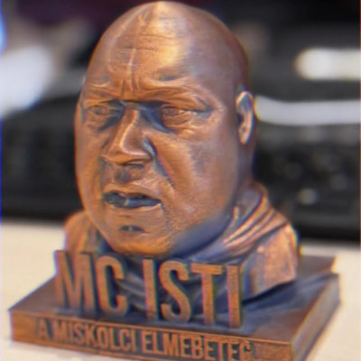 Az első Mc Isti szobor
