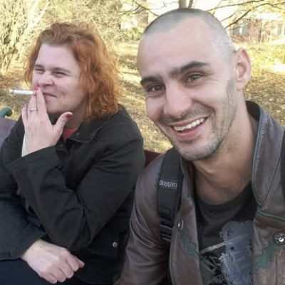 Retrò Alkesz Mobilsz az Exével, Fogatlan Évivel