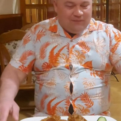 Mc Isti ing gombjai alig bírjàk tartani a pòkbelét