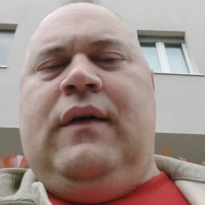 MC Isti brutàlisan meghízott Gömbhal feje