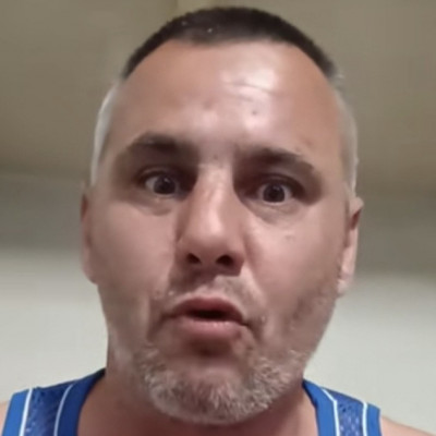 Eldeformált orrú Mobilsz