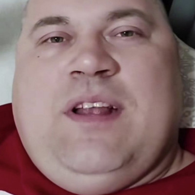 MC Zsírmalac orbitàlisan nagy fejjel, csajokròl àlmodozik