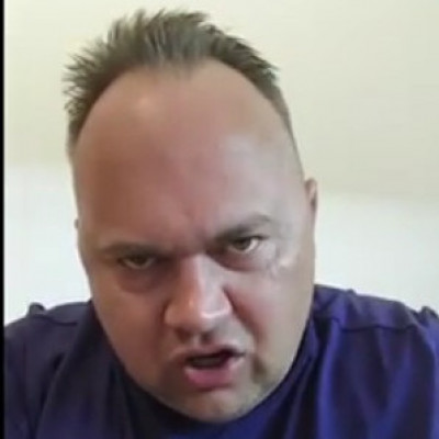 MC Klingon démoni fejjel magyaráz