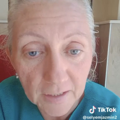 Selyem Jàzmin brutàlisan megöregedve