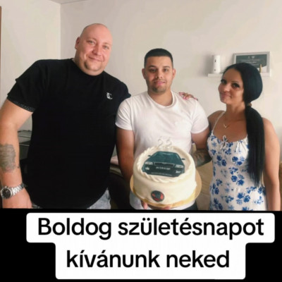 Subimalac Loca Penetrával és annak fiával pózol