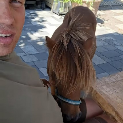 Zoofil Koldustech Alex egy lovacskát cumiztat