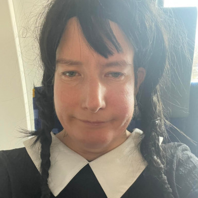Prüntyi életképek - Temus Wednesday cospléj