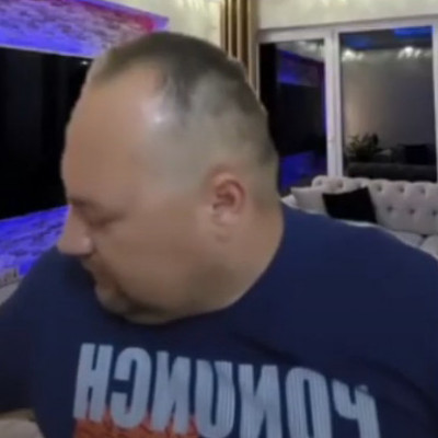 MC Dömpi megint belőtte a Doom II frizurát