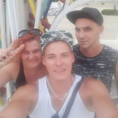 Fogatlan Varga Èvi, Meleg Árminka ès Alkesz Mobilsz - retro