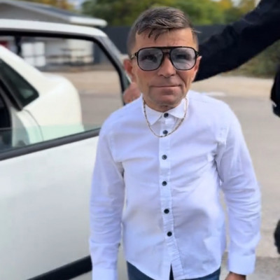 Incel Kiskobold Sanyika Gengszter stílusban menőzik