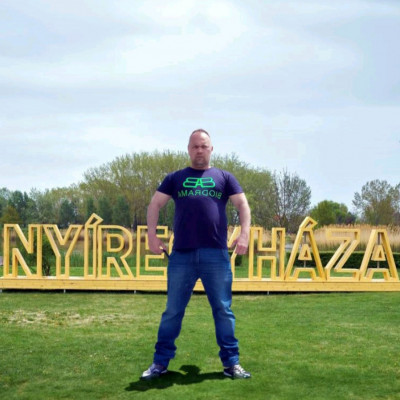 MC isti Nyíregyházán emberkedik