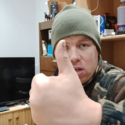 kolduslótech alex akinek állítás szerint mindig ápolt és tiszta a keze live közben