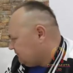 MC Gömbi karácsonyi frizurája