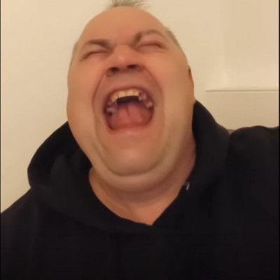 MC Víziló felsikít