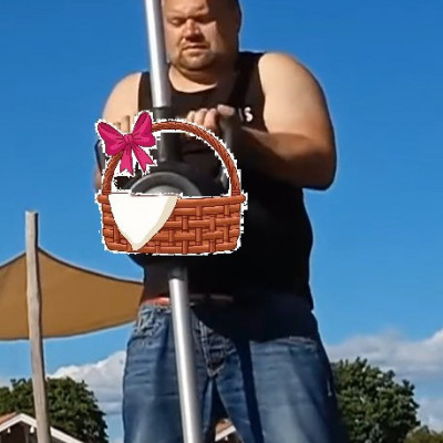 Pistike poloska kosarával edz