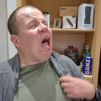 Lóbaszó Alex tartalmat gyárt