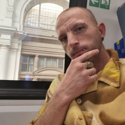 Nàrcisztikus Fogatlan Macsò Tibi csalàdi kalandjai