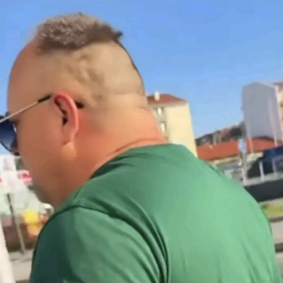 MC wc kefe fejű pamacs malac
