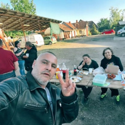 Fazekas Debil mobil ès szefòs Szabrinka ma sem vittèk túlzásba a munkàt