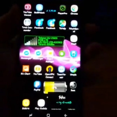 Ernyő EssNyóCPlussza (S8+) a kezdőképernyőn, szarrákókányolva.