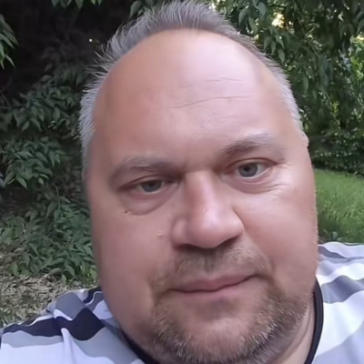 Sertéskènyi 3 èv menekülès alatt (őszült) öregedett 10-et