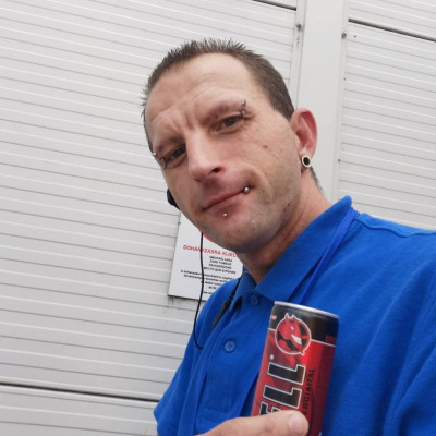 Ilyen csajt keres macsò tibi