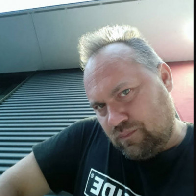 Hajléktalan Pisti azt hiszi jól néz ki