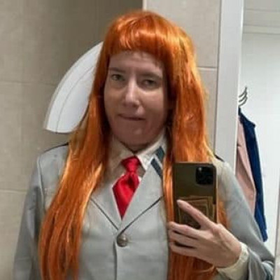 Prüntyi gyogyós cosplay debil vigyorral