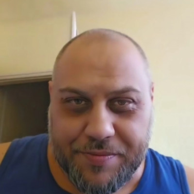Busák Jòzsef megőszült, fekete foltos retek feje