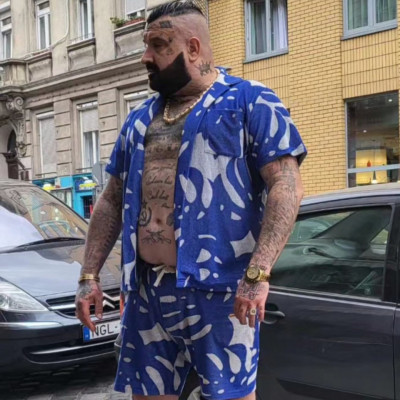 Összefirkált Rugòs Brekeke meg van győződve ròla hogy ki van gyúrva