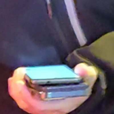 Sodi (HÁROM) telefonnal csövel a manna ABC előt