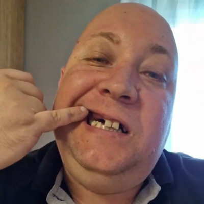 Pòkhasú Subi Roland szénnérohadt pofàja
