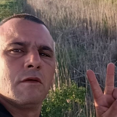 Alkesz Mobilsz egyre okádékabb feje a putribòl