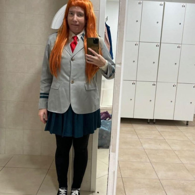 Prüntyi gyogyós cosplay debil vigyorral