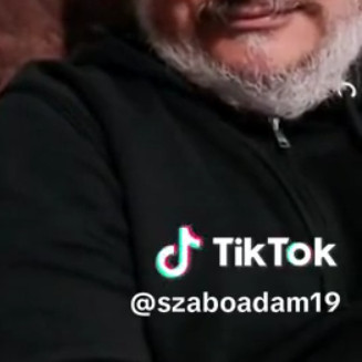 Vadász Tojás mikor meglát egy kiskorút