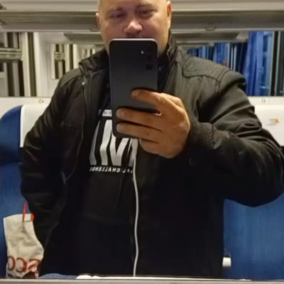 Mc Isti profilképek