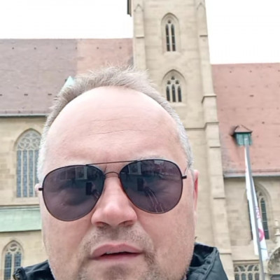 Mc Isti profilképek