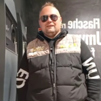 Mc Isti profilképek