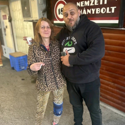 Faláb tranyó tibi busákkal feszít