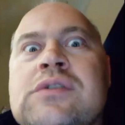 Mc Elmebeteg ijesztő akar lenni