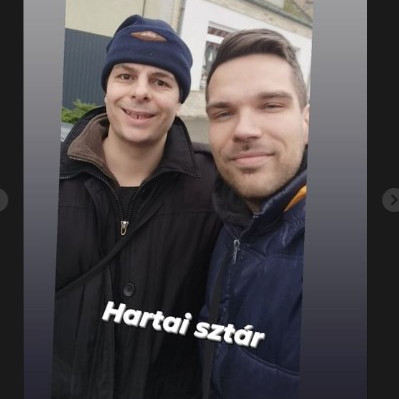 Trash szopó Patyuska az elmeroggyant Markó Gergellyel pózol