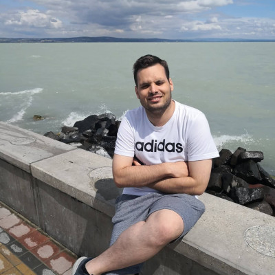 Gyépés katona22 hörcsög fejet vág