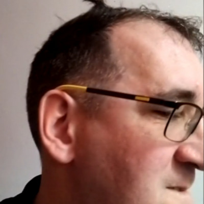 Veknifej szatír Endre csodálatos frizurája